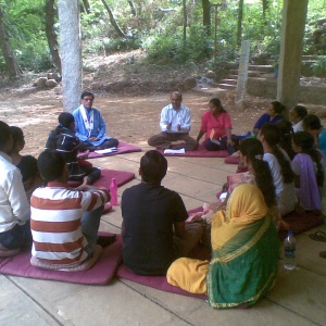 Dh. Ratnavajra leading Group Study