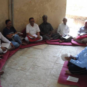 Dh. Chandrabodhi leading study group in stupa