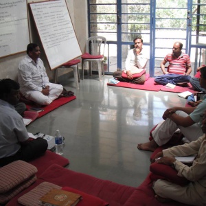 Dh. Jnandhavaj leading study group in Main shrine