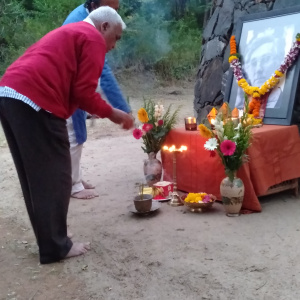 Dh Chandrashil offering to Shrine
