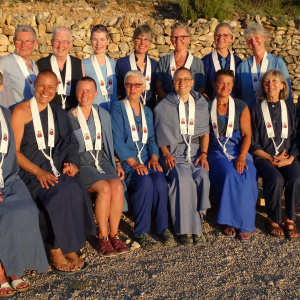Back row, left to right: Tarajyoti, Anantamati, Padmasakhi, Achaladhi, Kalyani, Satyavandana, Viryapadma, Danabhaya. Front row, left to right: Moksadhi, Prajnanita, Saddhajala, Akasanandi, Simharava, Dhicitraka, Maitrisamudra, Manjudhi