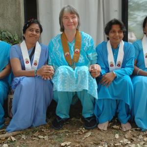 Public Preceptor Karunamaya with the women she privately ordained - Pasadajyoti, Shuddhavajri, Abhayajyoti, Sujana