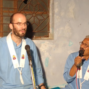 Arthabandhu delevering dhamma talk on 