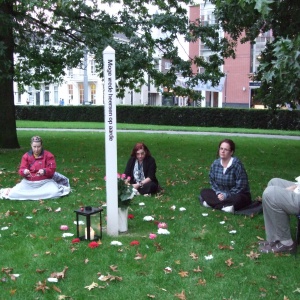meditation on World Peace day in a city parc