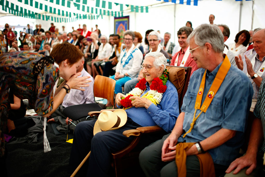 Sangharakshita receiving a garland on his 90th birthday